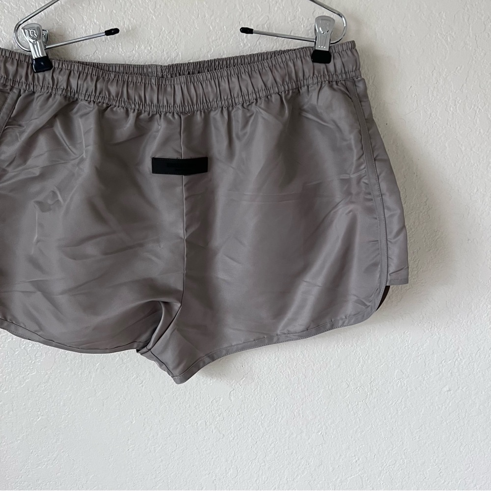 NWT Fear of God ESSENTIALS running shorts size XL - Picture 5 of 10